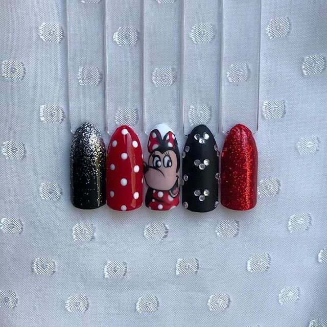&ldquo;Some days call for a little extra sparkle.&rdquo; - Minnie Mouse ❤️ All hand painted using a range of CND Shellac, Lecenté Create, Lecent&eacute; glitter and Lecenté tools ❤️🖤 #minniemouse #minniemousenailart #minniemousenails #disneynails 