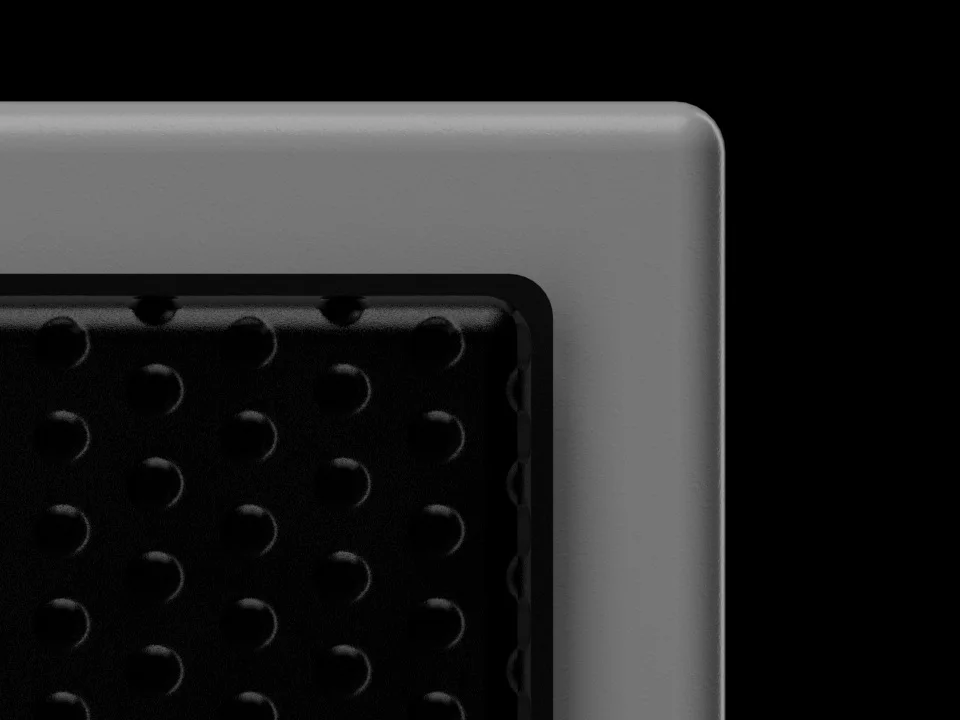 L-01-w-Stand_0001.jpg