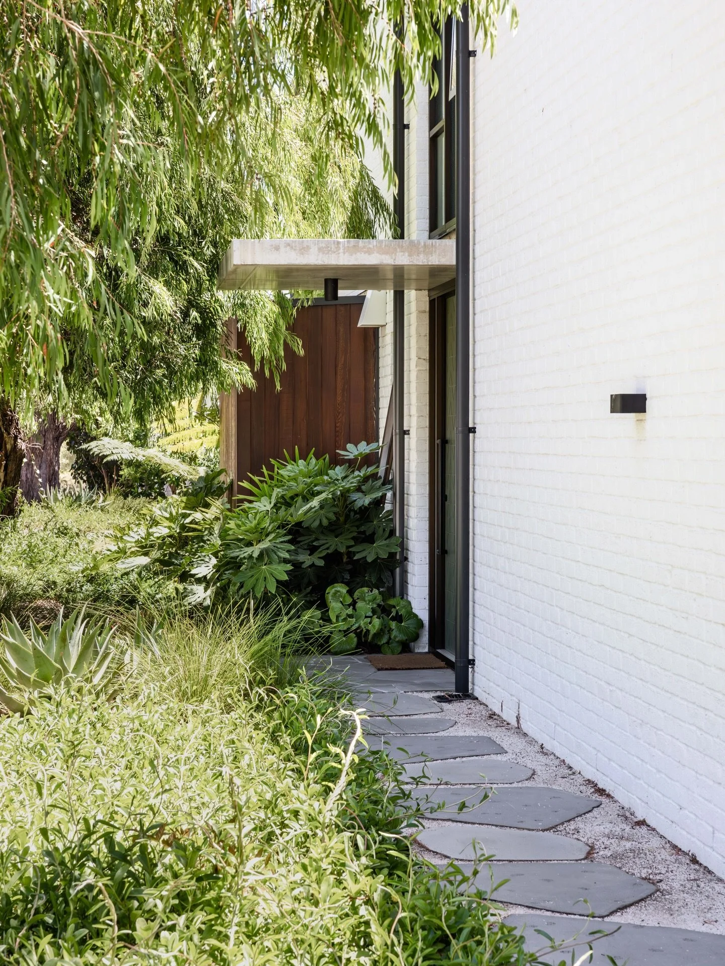 Van Wyk Residence.
Beautiful vistas unfold through this Cottesloe home, with glimpses of the concrete overhanging canopy guiding you from entry to the poolside alfresco. A louvre window and timber slatted divider open views to the backyard beyond.

#