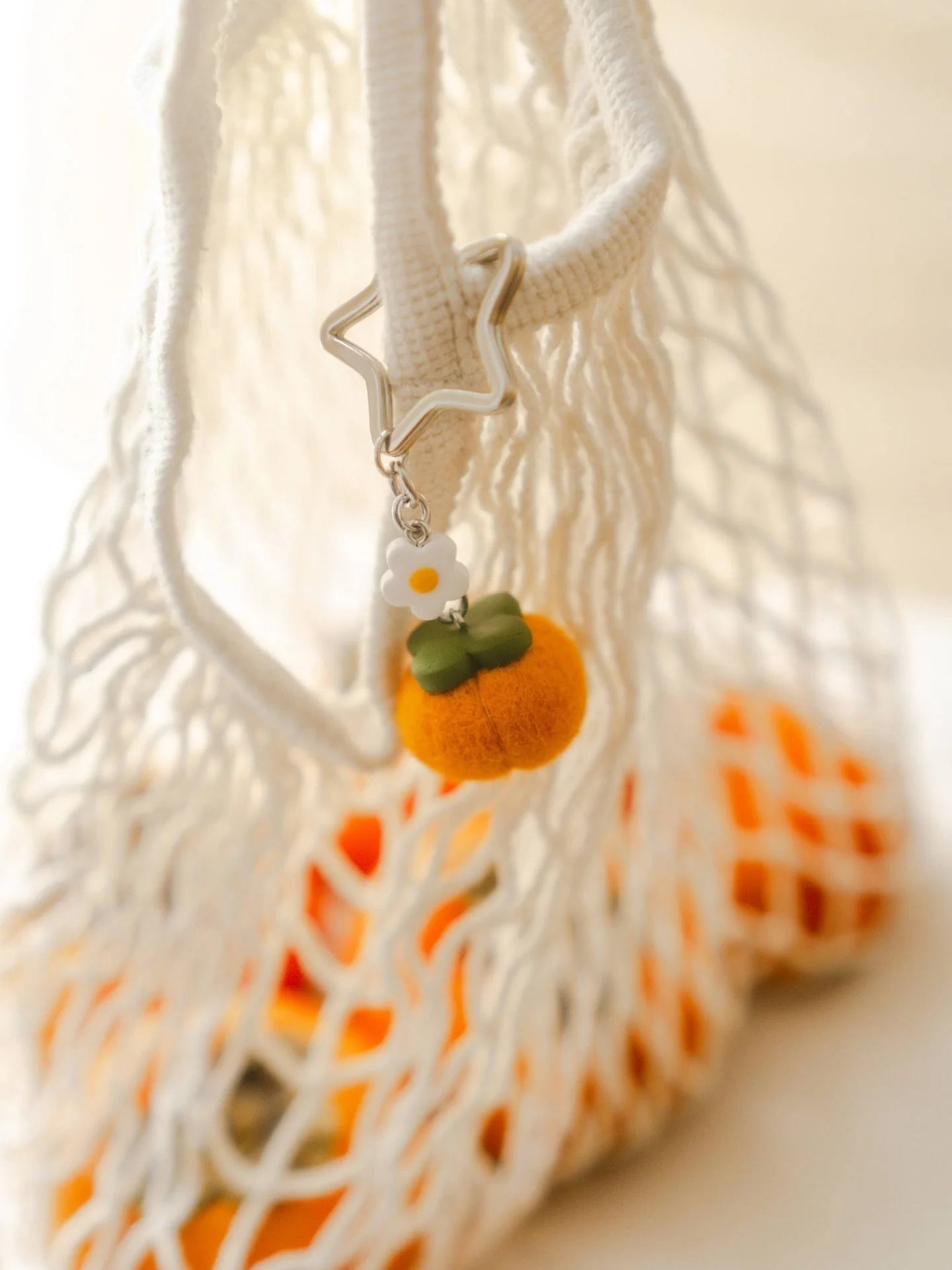 ✿ PERSIMMON SZN ✿

It&rsquo;s my favorite time of the year because persimmons are here!

#persimmon #persimmonkeychain #keychain #handmadekeychain #felt #polymerclay #polymerclaycreations