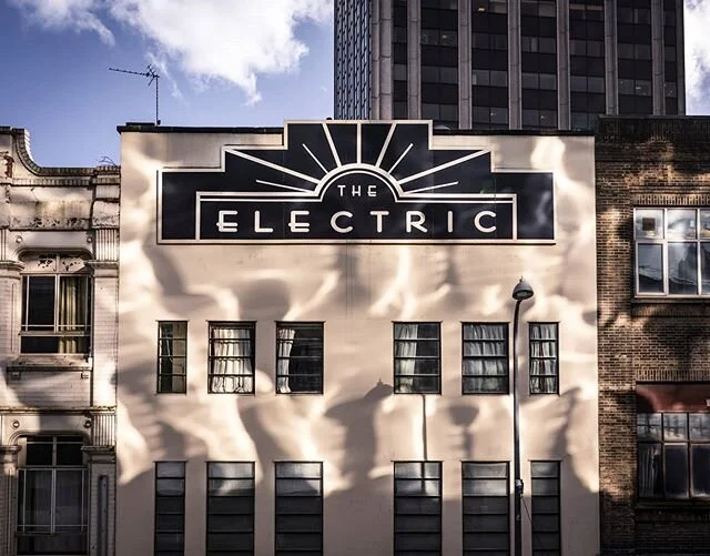 The Electric Cinema is the oldest independent cinema in the country. Here you can see it bathed in the distorted reflected sunlight from the incredibly shiny New Street Station
-
-
-
-
#thisisbham #bhamgram #iluvbrum #igersbirmingham #brumlife #birmi
