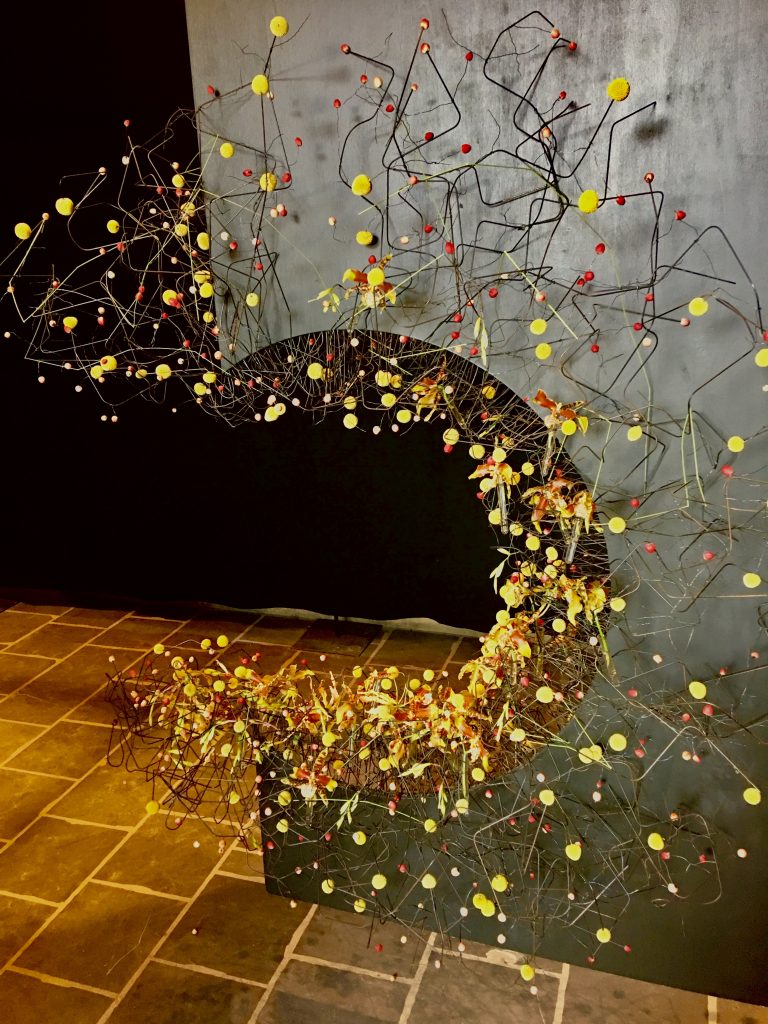 Use a visually stunning piece to create photo opportunities for your event. Artist: Soren Van Laer