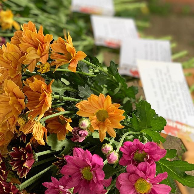 Today is international lonely bouquet day. The idea is to leave flowers somewhere for people to find. Today I&rsquo;ve left 4 bouquets around for the people of Lymm. I hope they bring a smile whether you keep them for yourself or gift them away. #lon