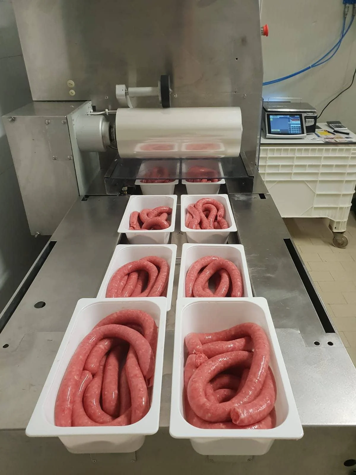 confezionamento spedizione salsiccia di bra.jpg