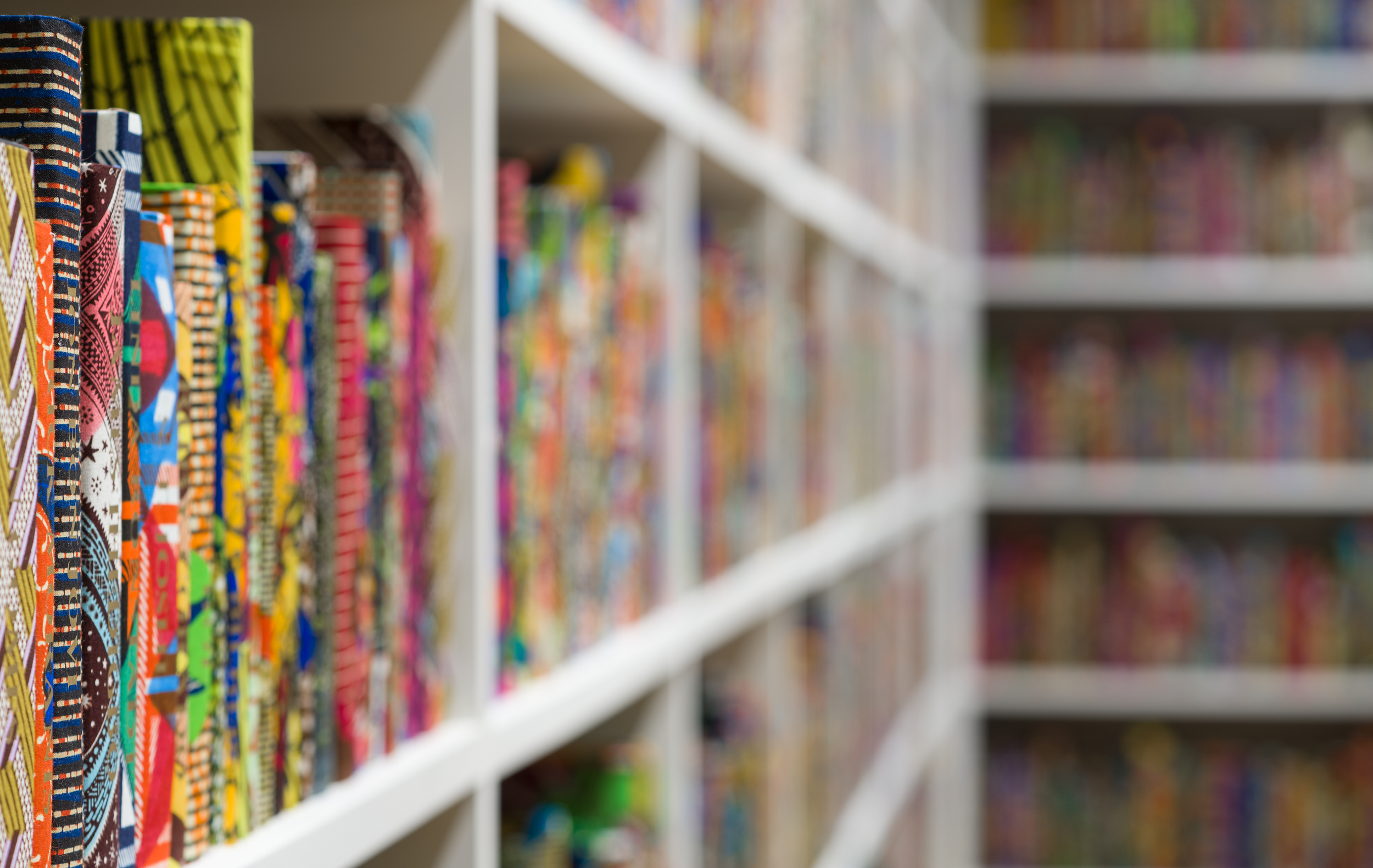 Yinka-Shonibare-The-American-Library-Installation.png