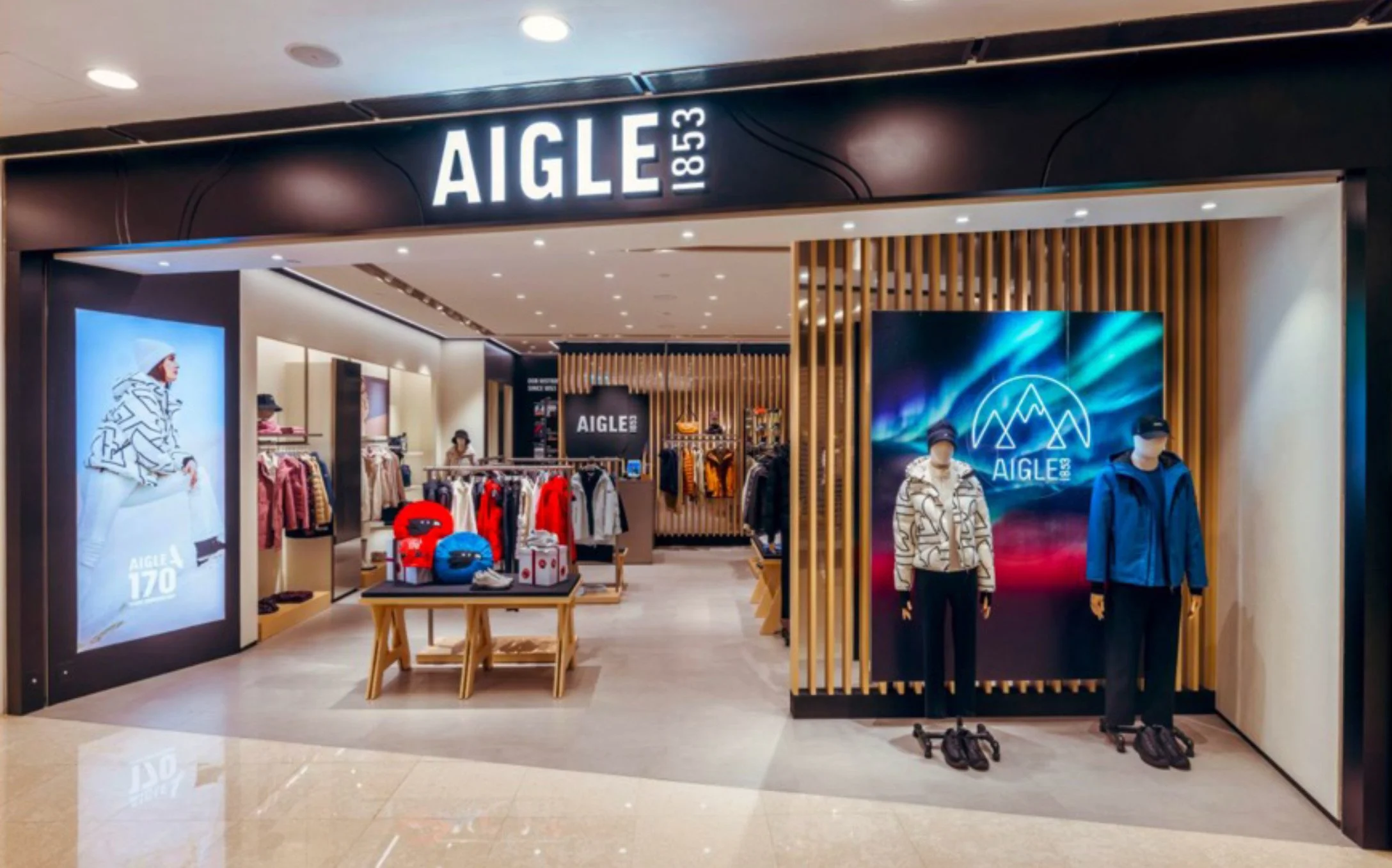 vitrines aigle 4.jpg