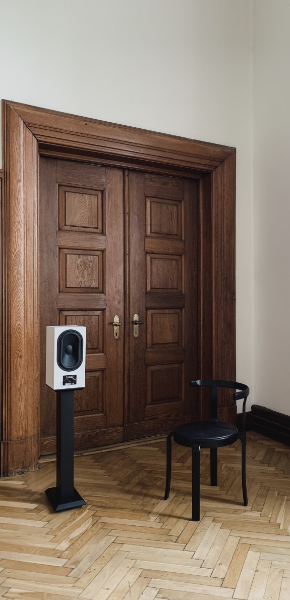 S400 bookshelf-3-low.jpg
