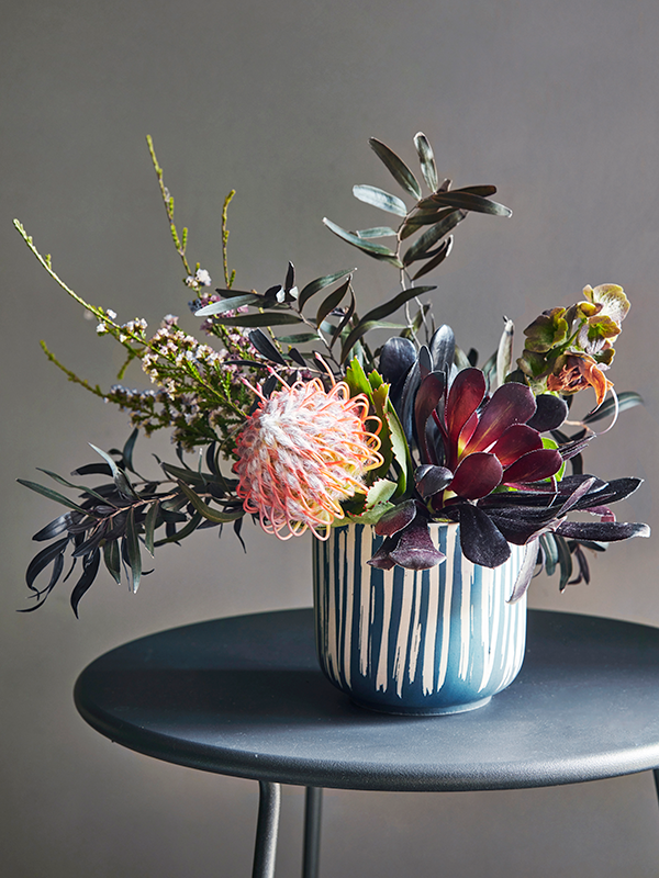 Flower Arrangement Gillys Lillies.png