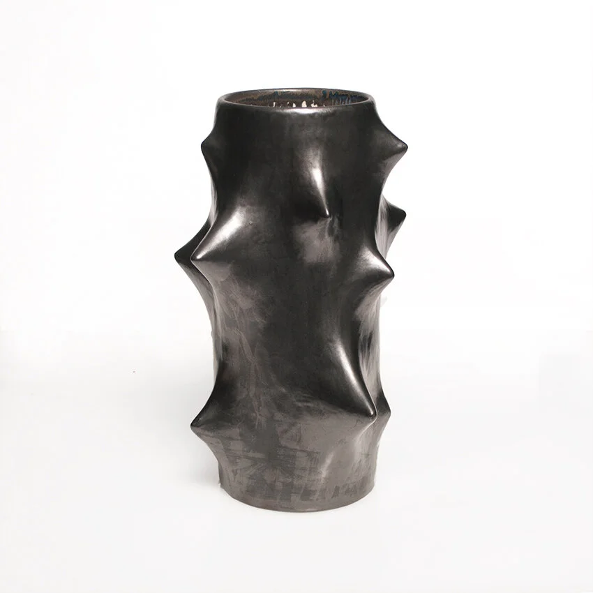 Knud_Basse_big_black_vase_top2.jpg