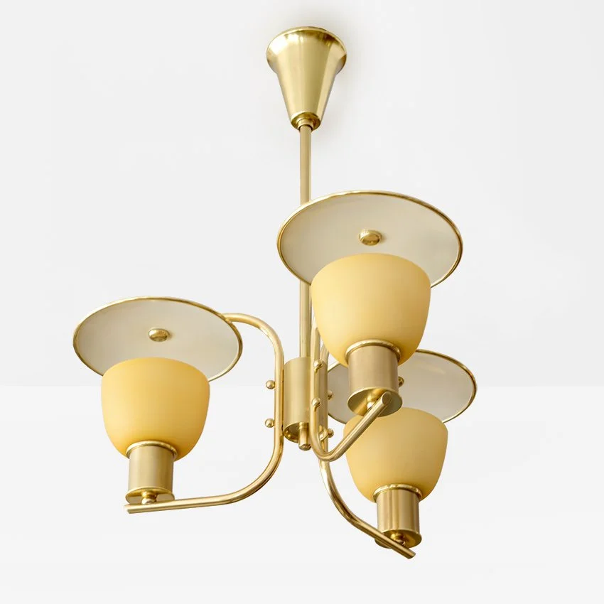Danish_3-arm_chandelier_Scandinavian_4.jpg