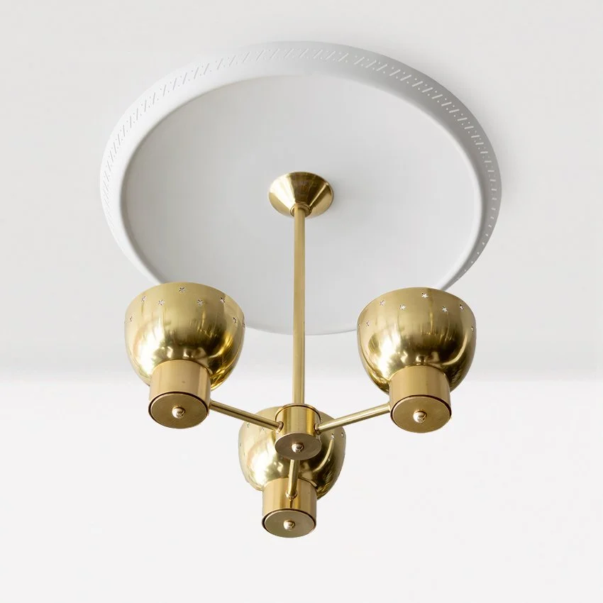 Scandinavian_3-light_chandelier_with_reflector_8.jpg