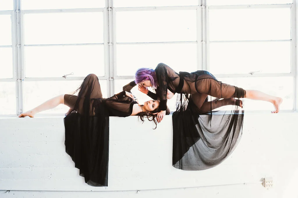 Modeling with Pulp Suicide Photo by KabirC