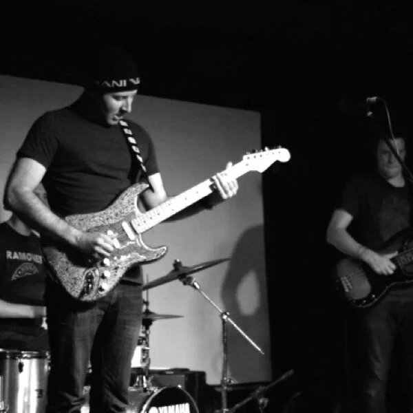 #guitar #guitarplayer #musiclife #grammy #producer #musiciansofinstagram #musicianlife #spotify #guitarist #fenderguitar #dallas #dallasmusician #blues #theblues #bluesartist #bluesmusician #texasmusic #texas #austinmusic #fender #fenderstrat #newroc
