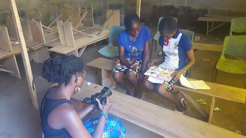 Ema Edosio films Taiwo and Kehinde for their piece with The Fuller Project for International Reporting.