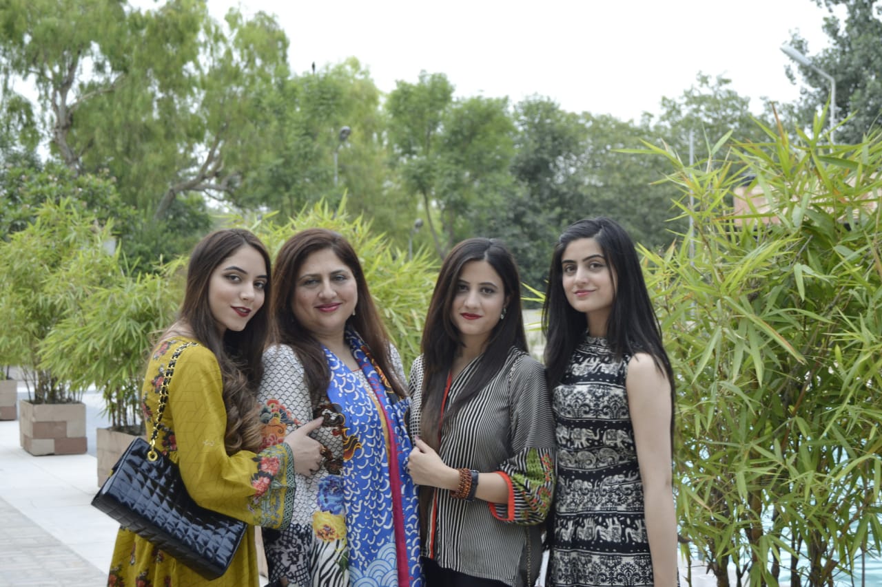 Sonia with her mother and sisters. (Courtesy of Sonia Nasir)