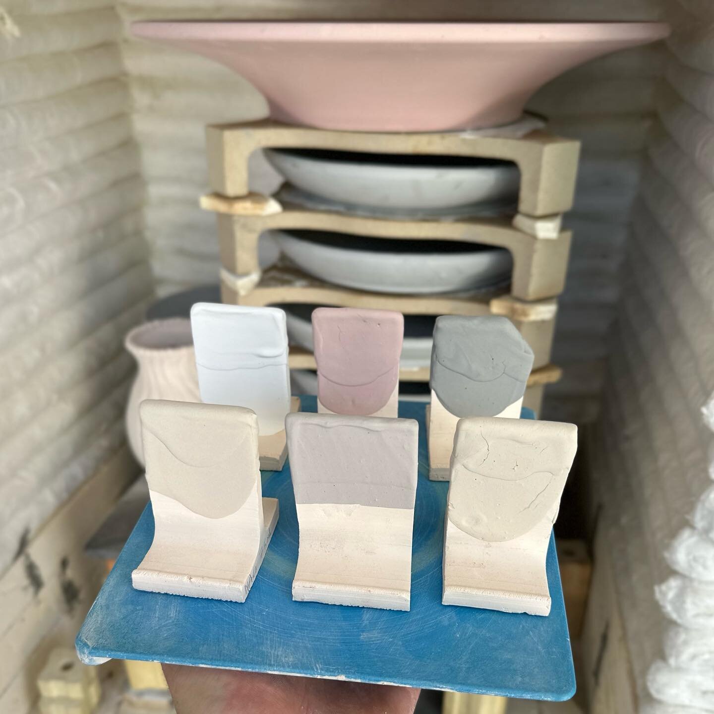 Today is the day🔥 I purchased this kiln a year ago and I was hoping to start using it right away. The idea was to have a small gas kiln that I could test out glazes on a regular basis, without having to load the big kiln every time. This kiln runs o