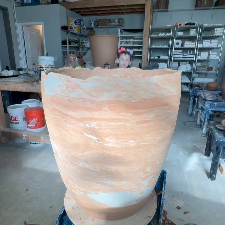About this weekend🙌🏽
&bull;
It&rsquo;s been a while since I&rsquo;ve had the chance to throw for fun. We had a great weekend with our gracious host @hammerlyceramics making some big pots. 
&bull;
Extra special thanks to @rockymountainclay for spons
