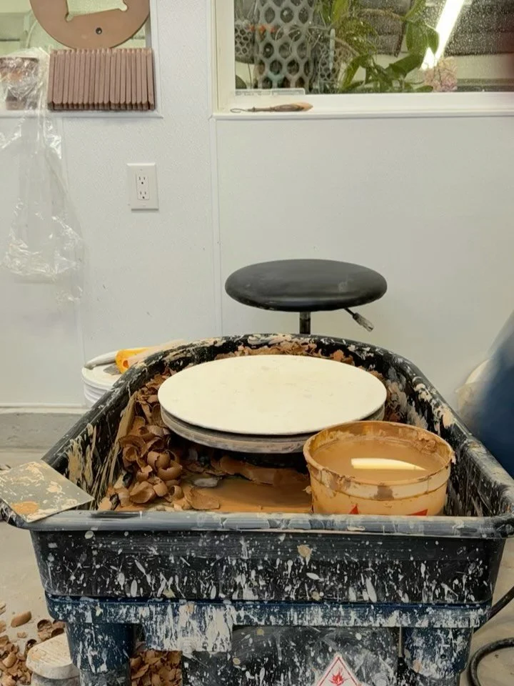 25 pounder. Is it a little thick? Yes. Did I trim a lot out of it? Also yes 🙌🏽 is this clay totally amazing and great for big pots. Hell yes🔥