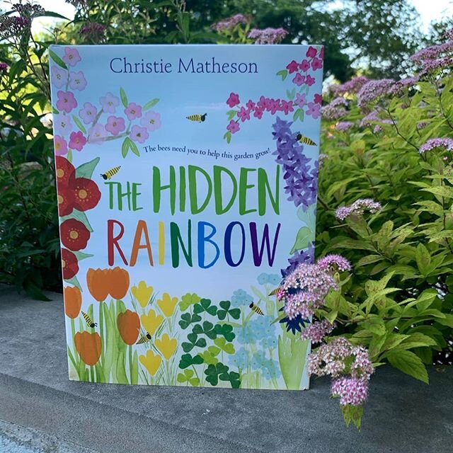 Bees need a healthy and colorful garden to survive. Luckily, all the colors of the rainbow are hidden in this garden&mdash;but the bees need the reader&rsquo;s help to find them!

Christie Matheson introduces colors of the rainbow, counting, and the 