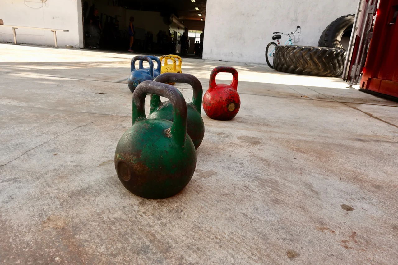 Kettlebells eignen sich perfekt für ein schnelles Zirkeltraining zwischendurch