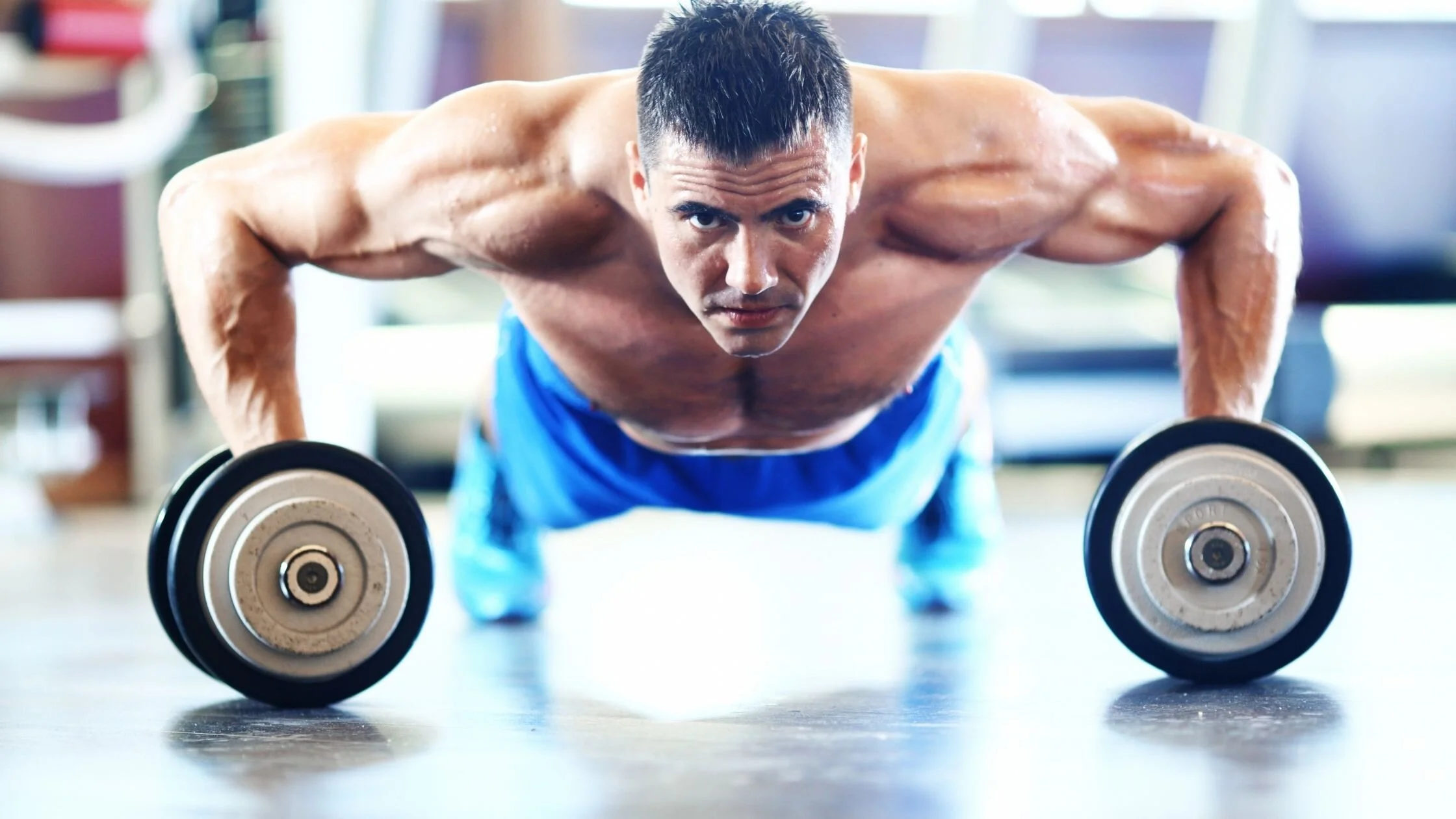 Liegestutze Fur Muskelaufbau So Bekommst Du Mehr Muskeln Durch Liegestutze Bodyweight Kettlebell Fitness