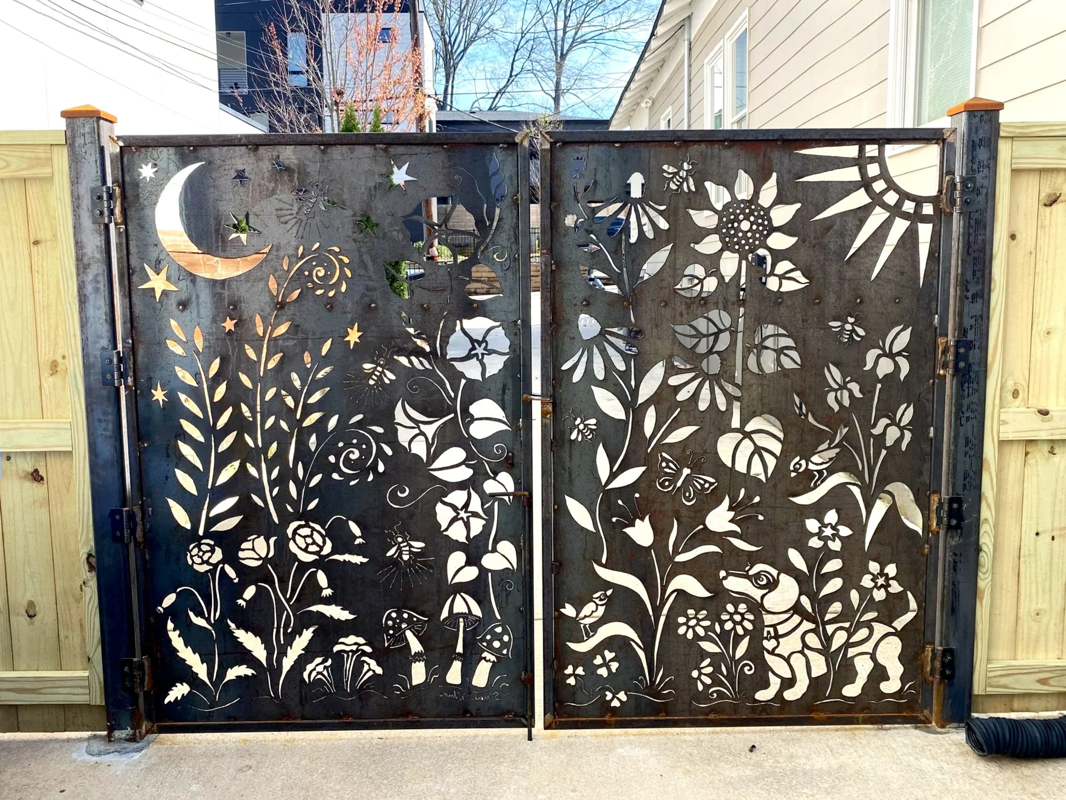 "Weiner Dog" double driveway gate