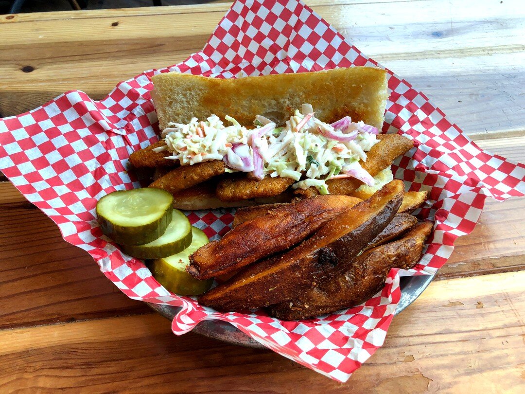 Nashville Hot Fish: Fried Perch, Nashville Hot Dip, Coleslaw, Pickles, on a hoagie roll. Served with wedges!⁠
.⁠
.⁠
.⁠
#WatsonsShack #Watsons #WatsonsRail #UIUC #Foodies #EatingIllini #Yum #Delicious #Mmm #FriedChicken #Illini #DowntownChampaign #Ill