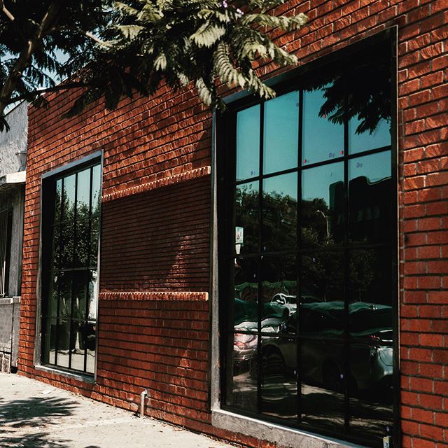 Check out our latest delivery in West Adams! In love with these custom-designed industrial steel windows.
.
.
.
.
#realestate #losangeles #westadams #brick #steel #windows #custom #industrialchic #photography