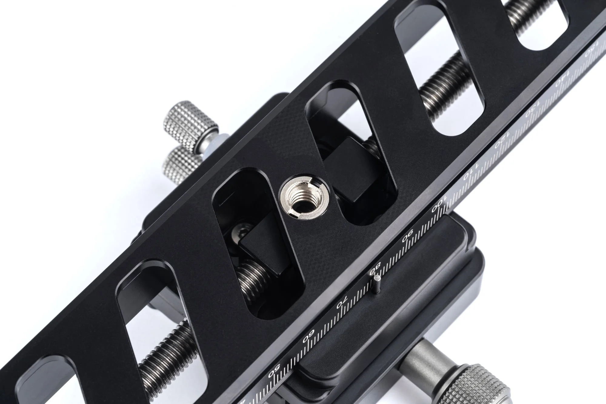 NiSi-Macro-Focusing-Rail-NM-180-with-360-Degree-Rotating-Clamp-Bottom.jpg
