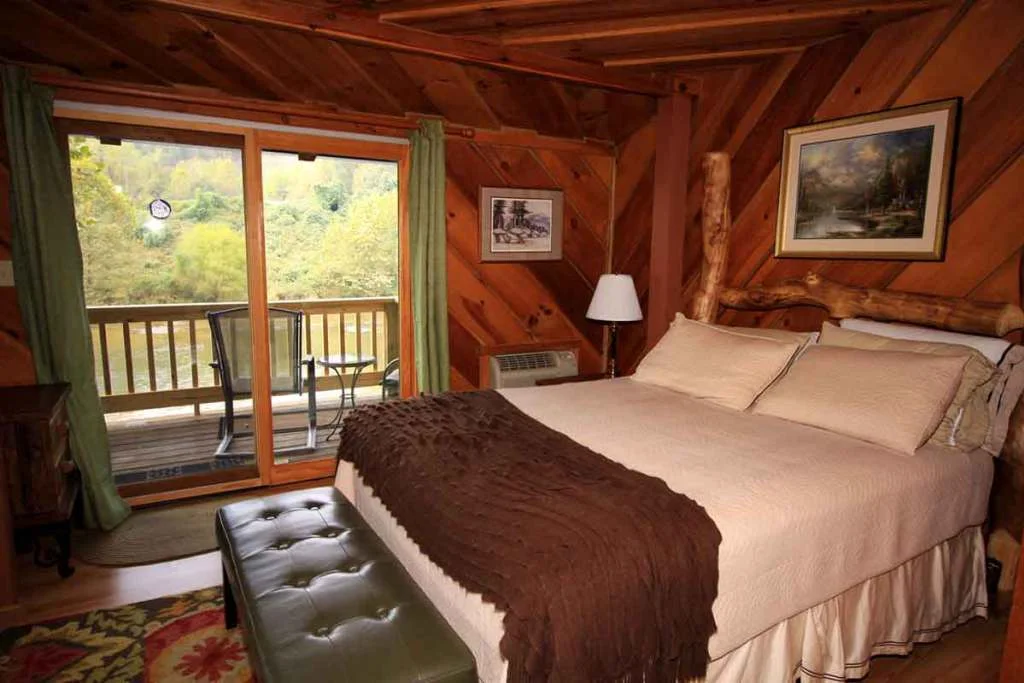 fallside_frontroom_riverview_web.jpg