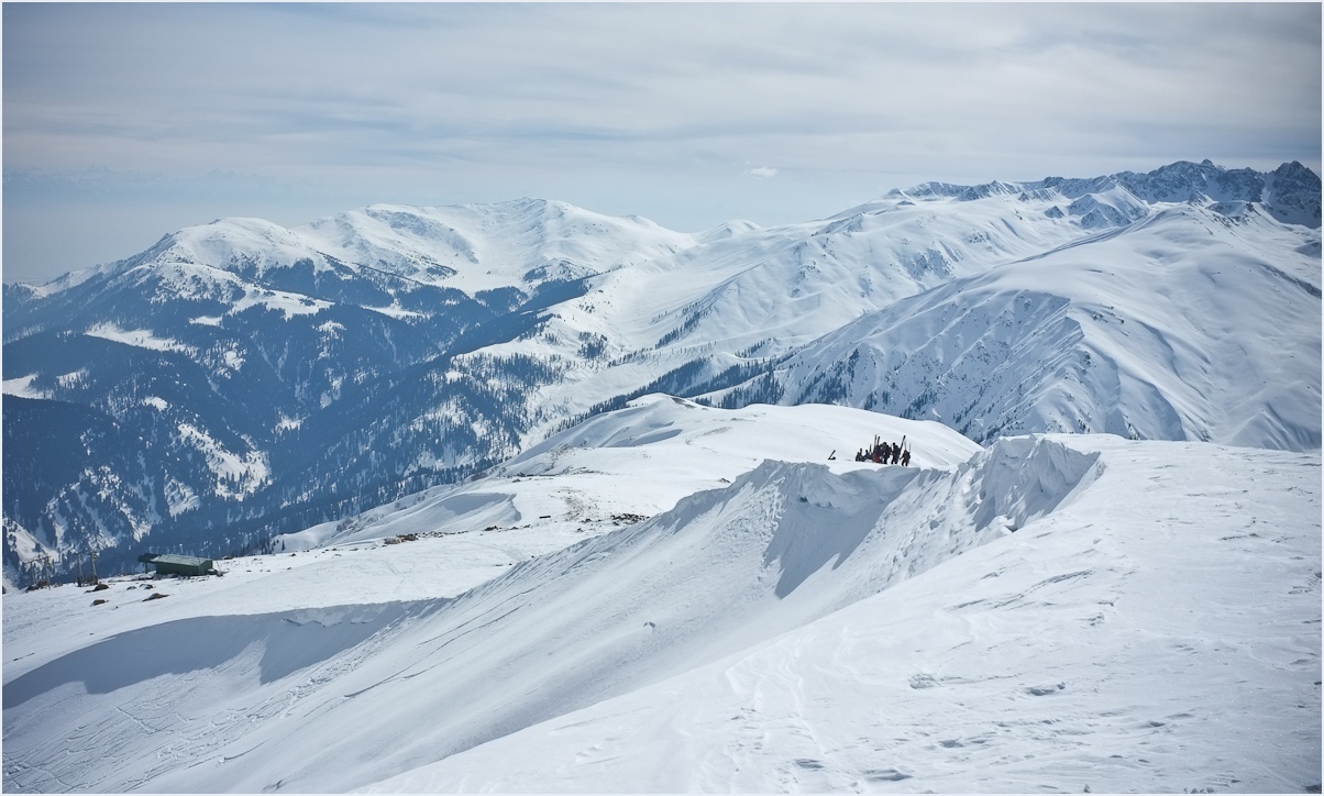 ski-gulmarg-kashmir-women-business-2.jpg