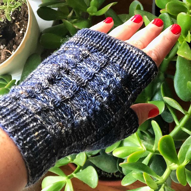 That&rsquo;s a wrap! Or... a fingerless mitt! 😍 I just finished up this test knit and had to throw them on before blocking because... they&rsquo;re gorgeous!! Oh and totally warm and typing perfect for work. I can&rsquo;t wait to sport these at the 