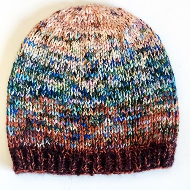 Christmas crunch time begins!! If you&rsquo;re looking for a super quick handmade goodie to give out, i highly recommend the Snap Hat. It took an evening to whip up and uses scraps or small bits of skeins - I used full skeins and have tons leftover. 