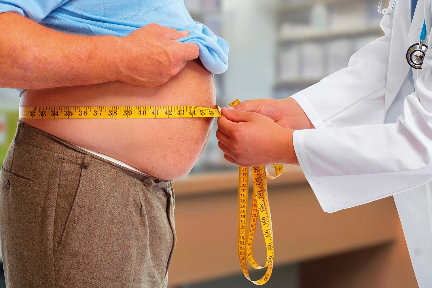Measuring-tape-around-male-waist-circumference.jpg
