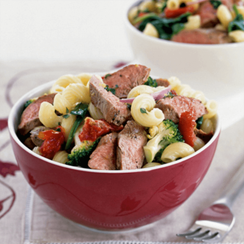 Lamb with sundried tomatoes and vegetable pasta