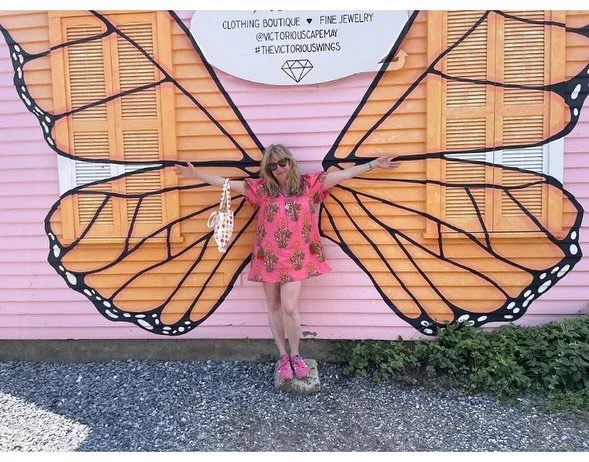 Summer is not over, summer is not over&hellip;I surrender it feels like September up here in New England but If it has to end swipe to see my dreamy fall shoe. A clips from Summer. 

#newengland #coastalliving #cottagestyle #preppystyle #mainelife #c