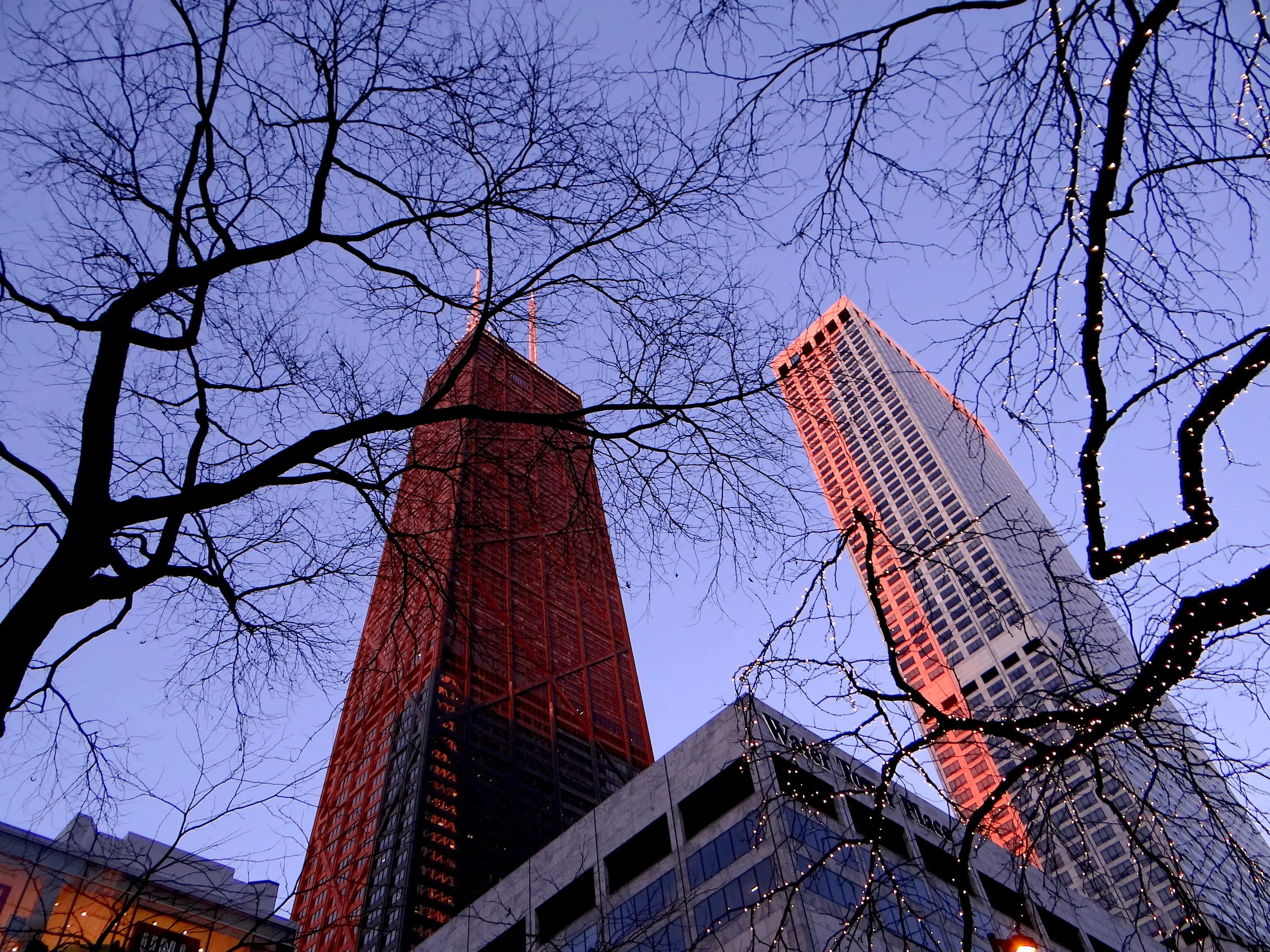 Fim de tarde na Magnificent Mile, em foto feita por mim, junto ao Water Tower Place , um shopping bem tranquilo.