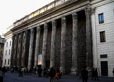 Tempio_di_Adriano.jpg
