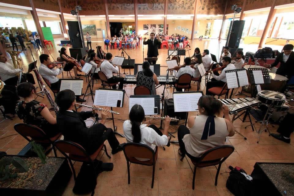 NOCHES DE SERENATA JUEVES 26.jpg