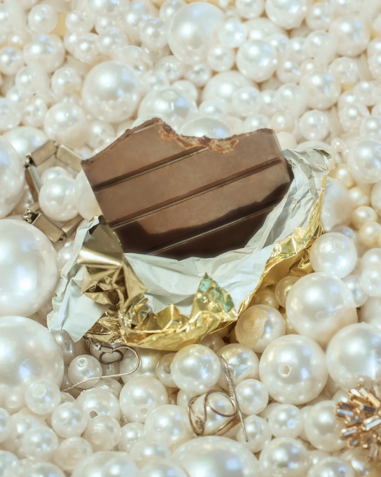Haute-Chocolate_Bar-in-Pearls.jpg