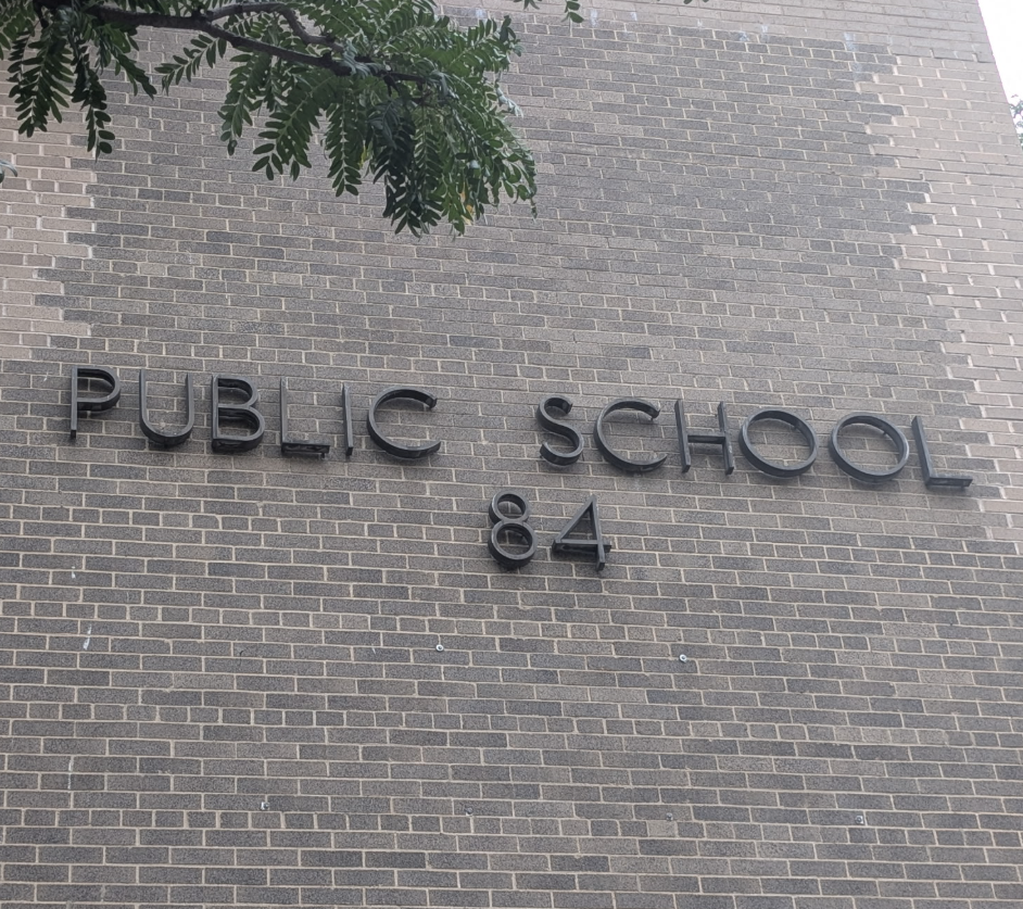 public_school_84_building_Logo.png