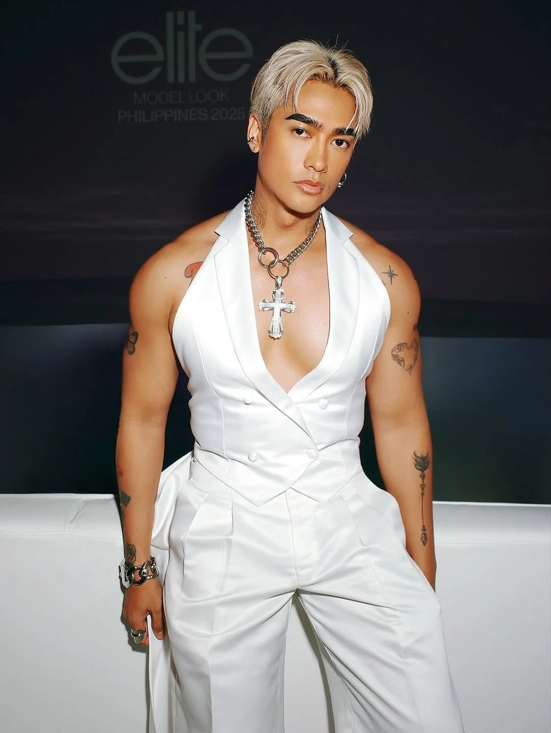 A VISION IN WHITE 😍 @heyrenzp WEARING THE “JESUS PIECE” CHAIN. 💘