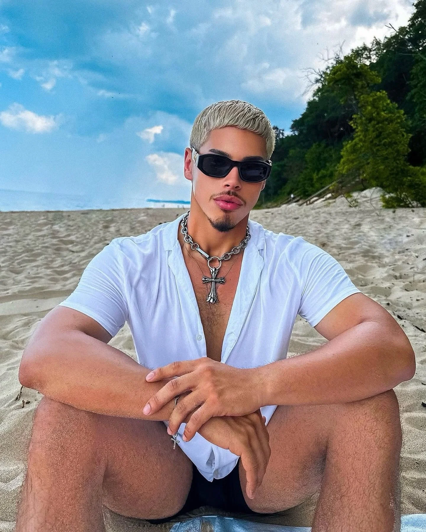 @iamisaacreyes WEARING THE &ldquo;CHROME FARTS&rdquo; CHAIN. 😎