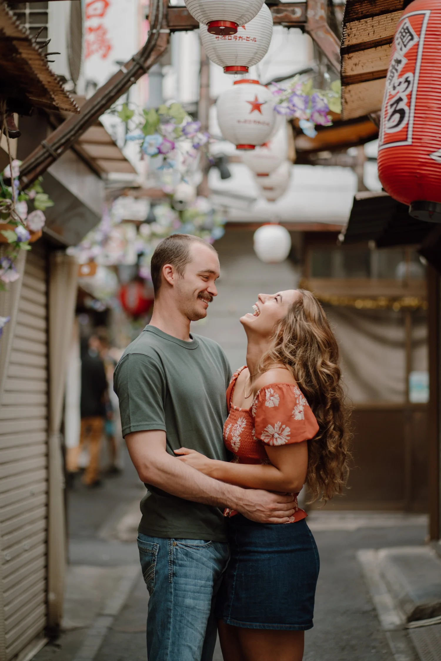 A couple laughing during a Tokyo session