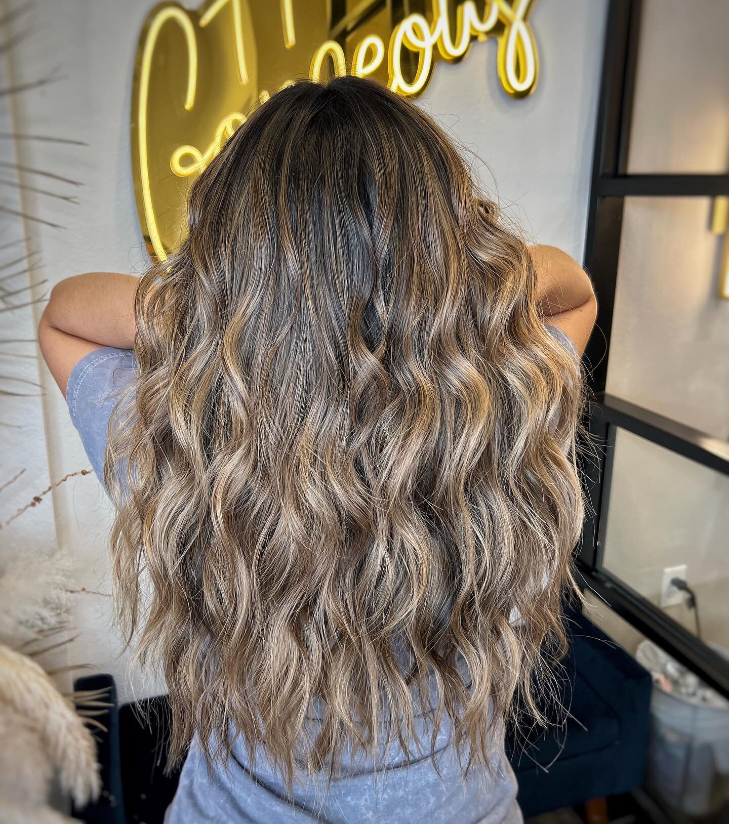 ✨CINDY✨ 

Lighter &amp; brighter for summer ☀️ 
.
.
.

#schwarzkopf#redkenshadeseq#redkenobsessed#balayagehair#balayage#babylights#babylightsandbalayage#haircut#blondehair#blonde#blondebalayage#azhair#licensedtocreate#azhairstylist#goodyear#goodyears