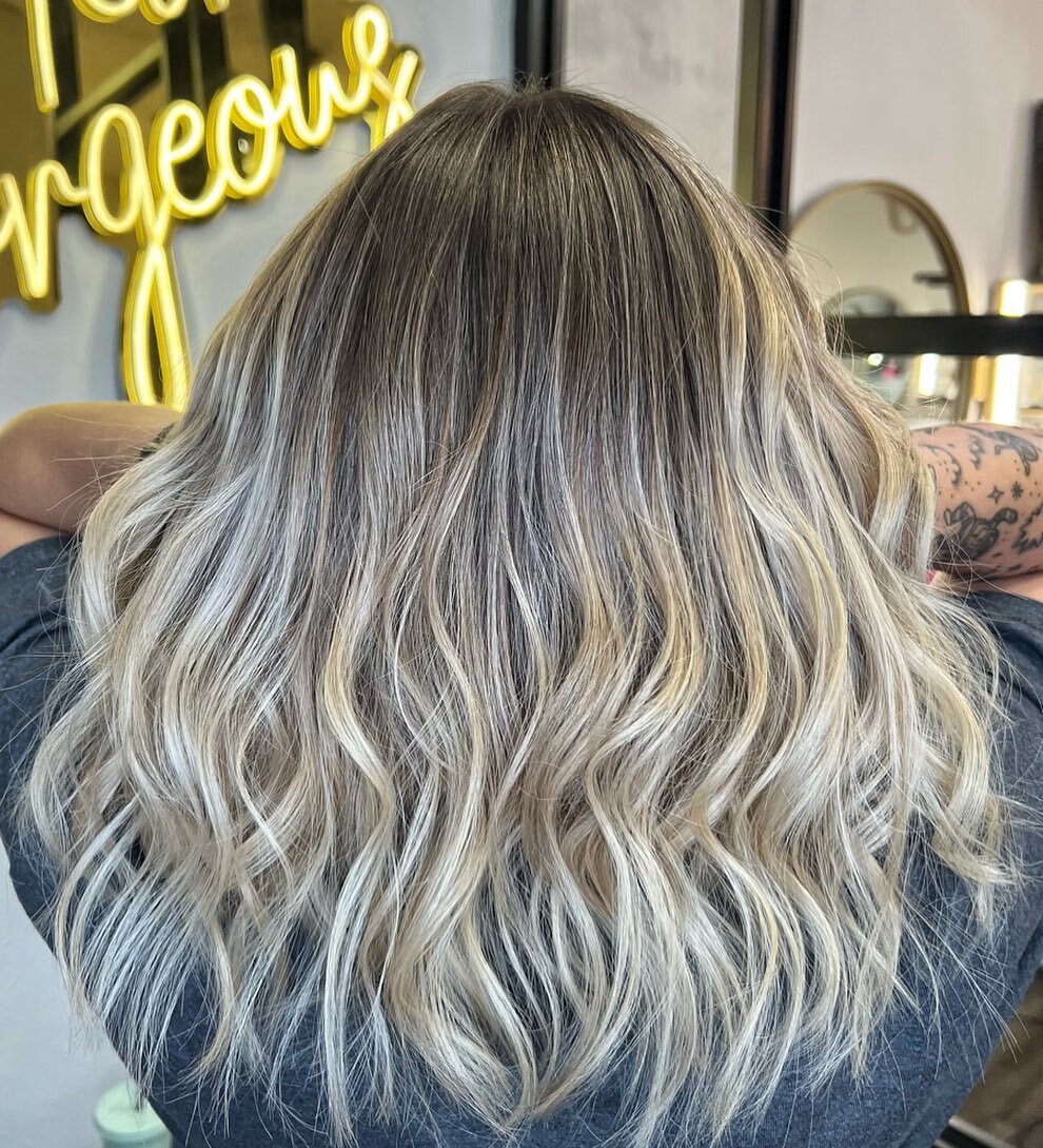 ✨HALLEY✨

.
.
.

#schwarzkopf#redkenshadeseq#redkenobsessed#balayagehair#balayage#babylights#babylightsandbalayage#haircut#blondehair#blonde#blondebalayage#azhair#licensedtocreate#azhairstylist#goodyear#goodyearsalon#westvalley#westvalleysalon#goodye