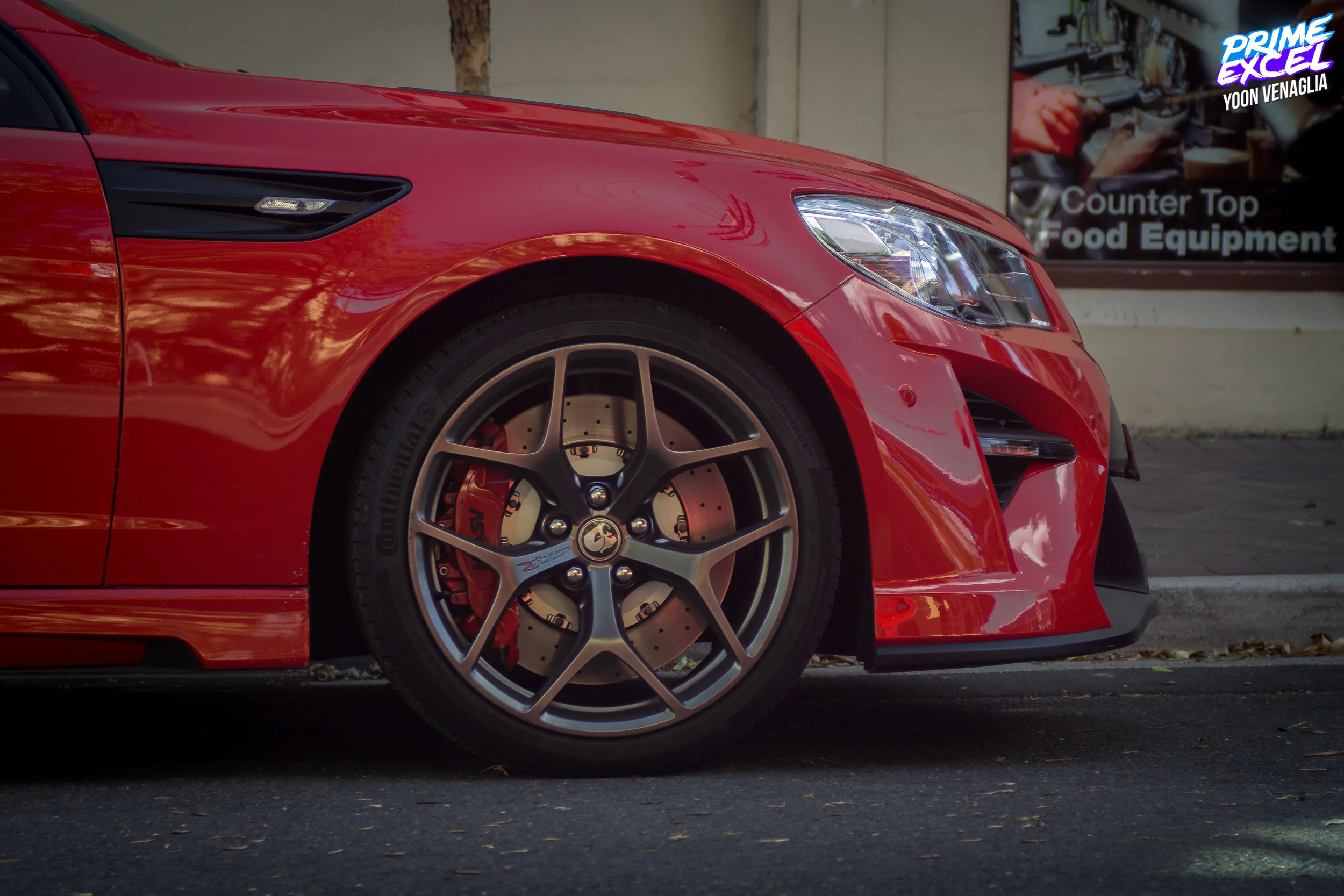 Whopping 410mm front brake rotors with 6 piston calipers