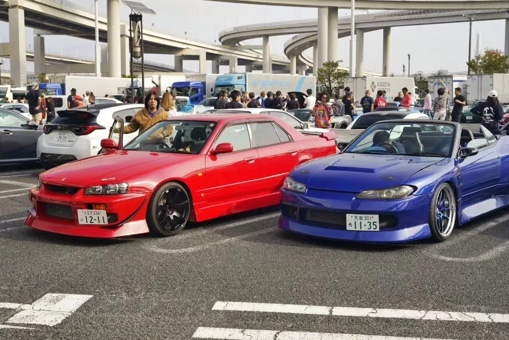 Very cool URAS kitted R34 at daikoku PA. Nice to meet you @ar2er34 
.
.
.
.
.
#japan #skyline #r34 #er34 #r34skyline #jdm #uras #blitz #rb25det #daikoku #s15 #varietta #s15varietta