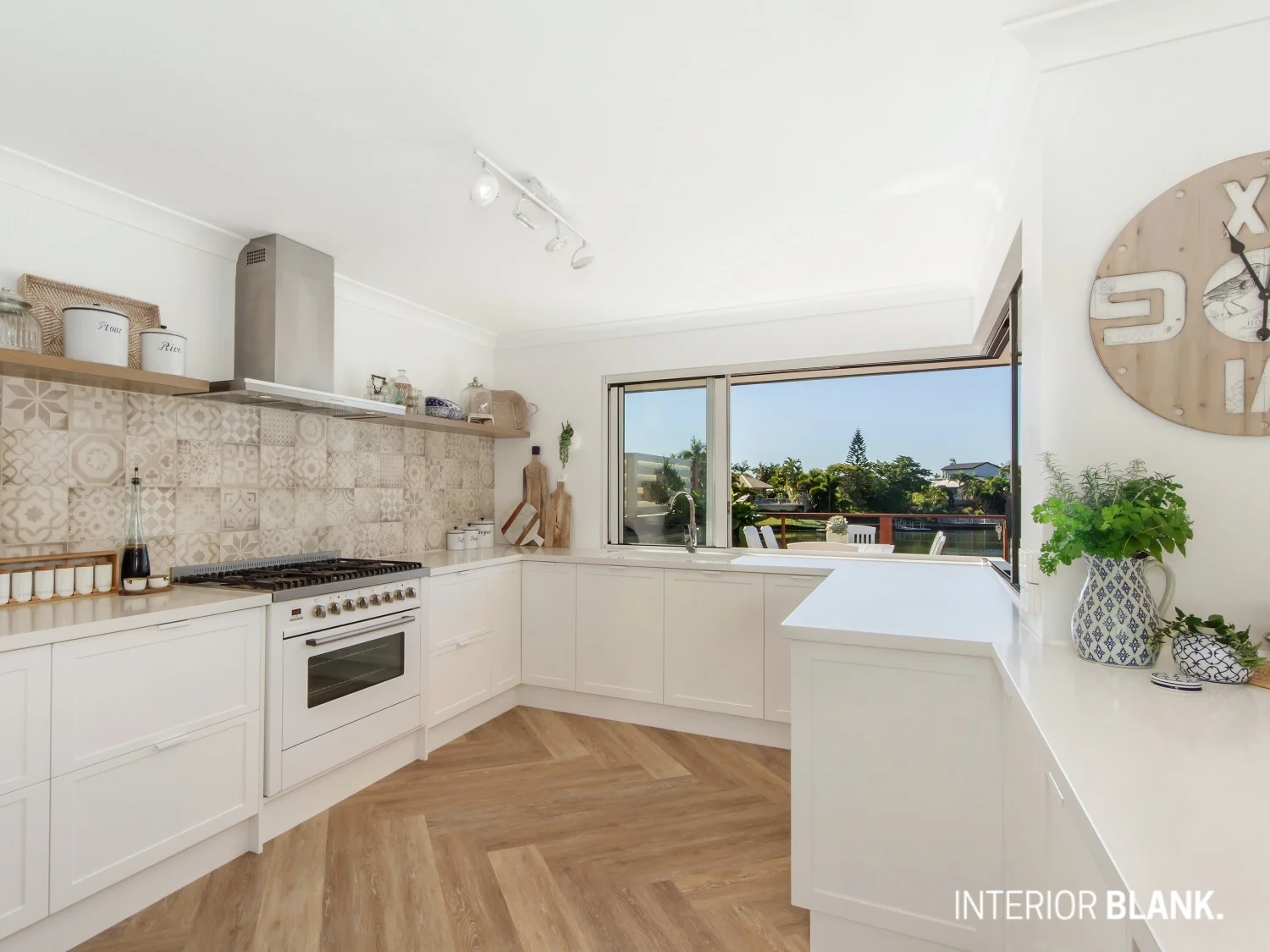 10 Kitchen.jpg