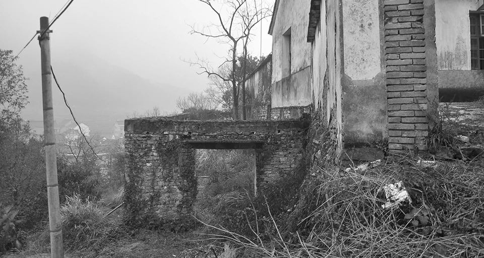 02. Outdoor idle entrance of platform before reconstruction-Peng Rongbin.jpg